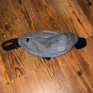 Tinyat travel fanny pack